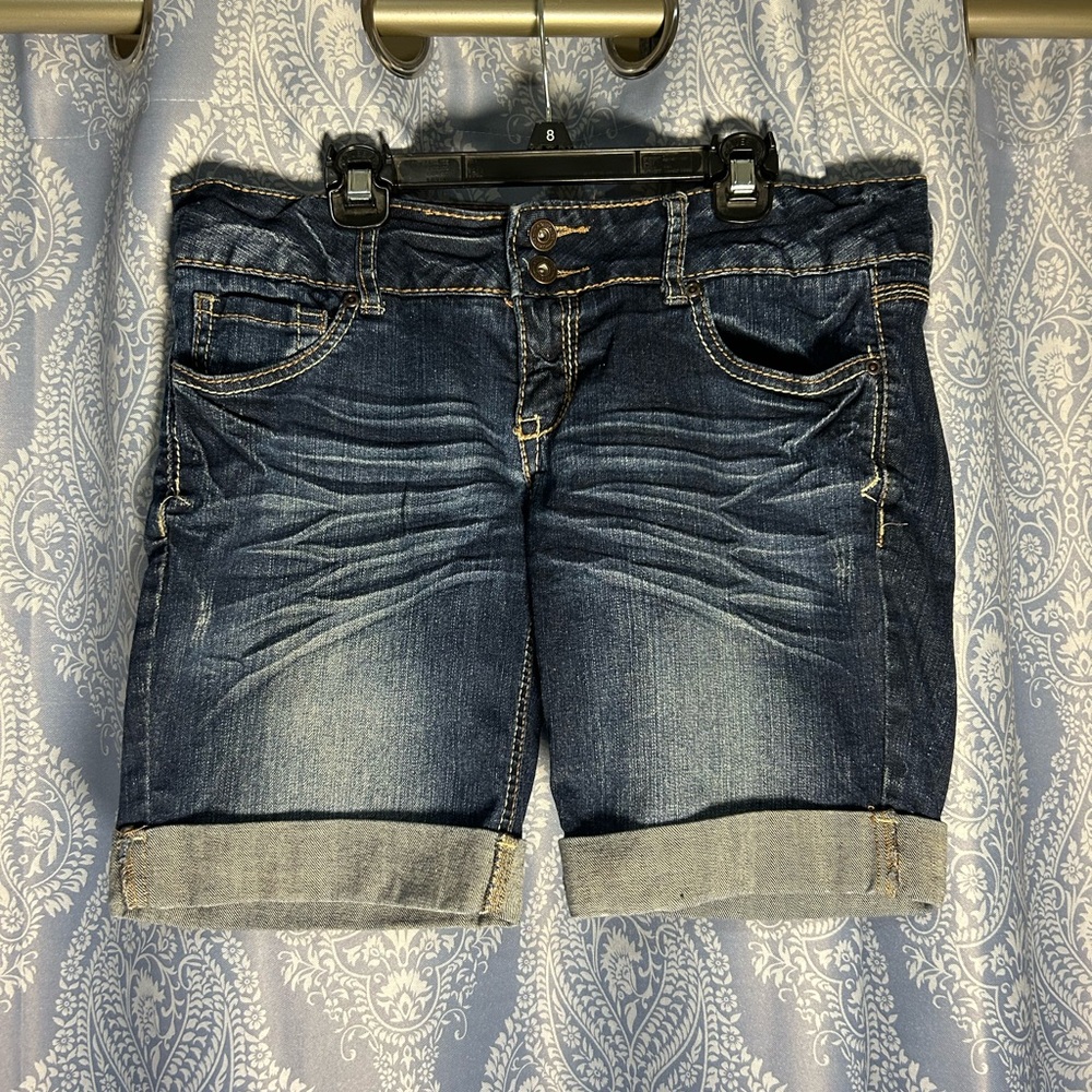 Amethyst Denim Cuffed Shorts Women’s Size 7 Distressed Stretch Jean Shorts Long